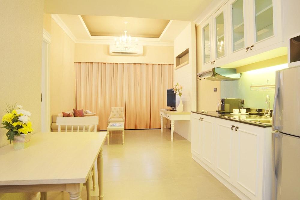 Hotel The Raya Surawong Bangkok Esterno foto