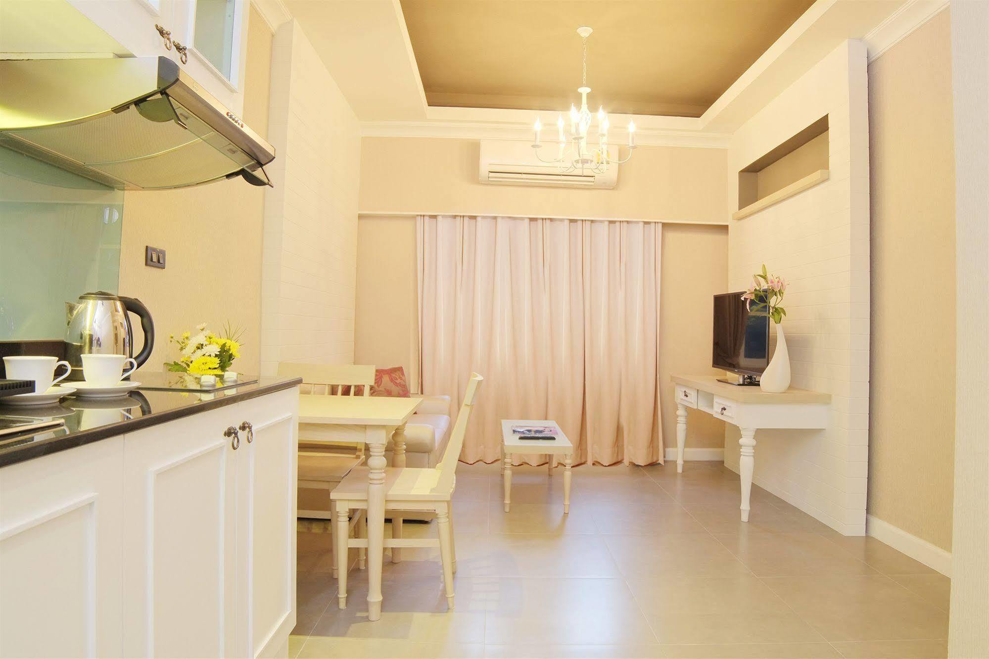 Hotel The Raya Surawong Bangkok Esterno foto